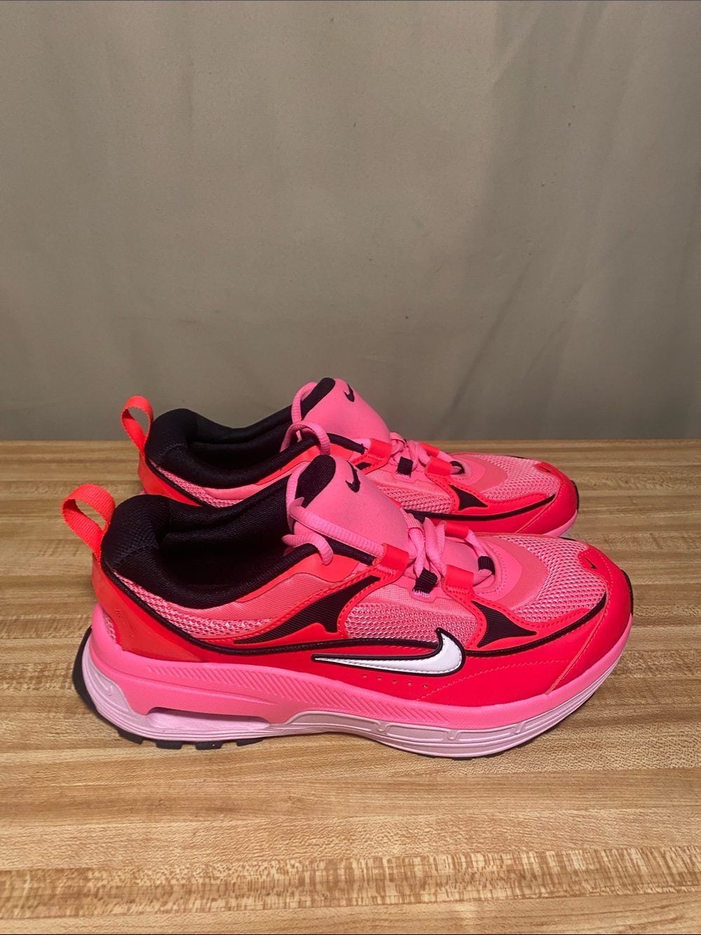 Nike Air Max Bliss Next Nature Laser Pink Solar Red Black Running Shoes Womens 8 - Picture 1 of 7
